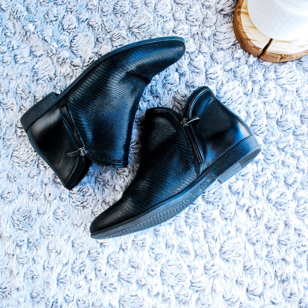 Eric Michael Black Leather Ankle Boots (J9)